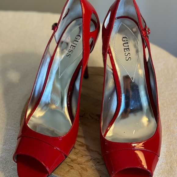 Classic GUESS Red Peep Toe Patent Leather  Size 8 mid heel excellent condition. - Picture 3 of 8